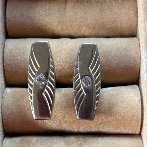 Elegant Gold Cuff Links - Picture 1 of 3